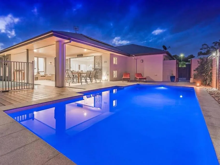 Serenity Retreat Noosa, Spacious Home With Solar Heated Pool Noosaville