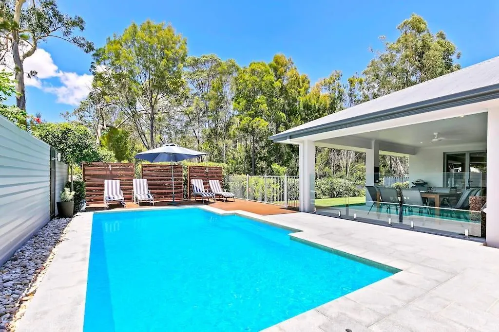Serenity Retreat Noosa, Spacious Home With Solar Heated Pool Noosaville