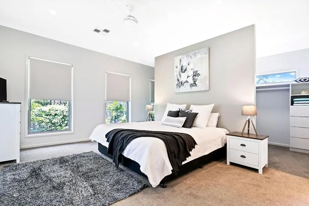 Serenity Retreat Noosa, Spacious Home With Solar Heated Pool Noosaville Nyaraló