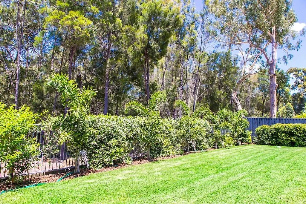 Nyaraló Serenity Retreat Noosa, Spacious Home With Solar Heated Pool Noosaville Ausztrália